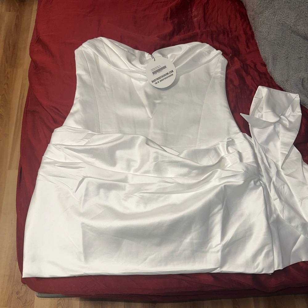 Elegant White Strapless Dress - Picture 6 of 8